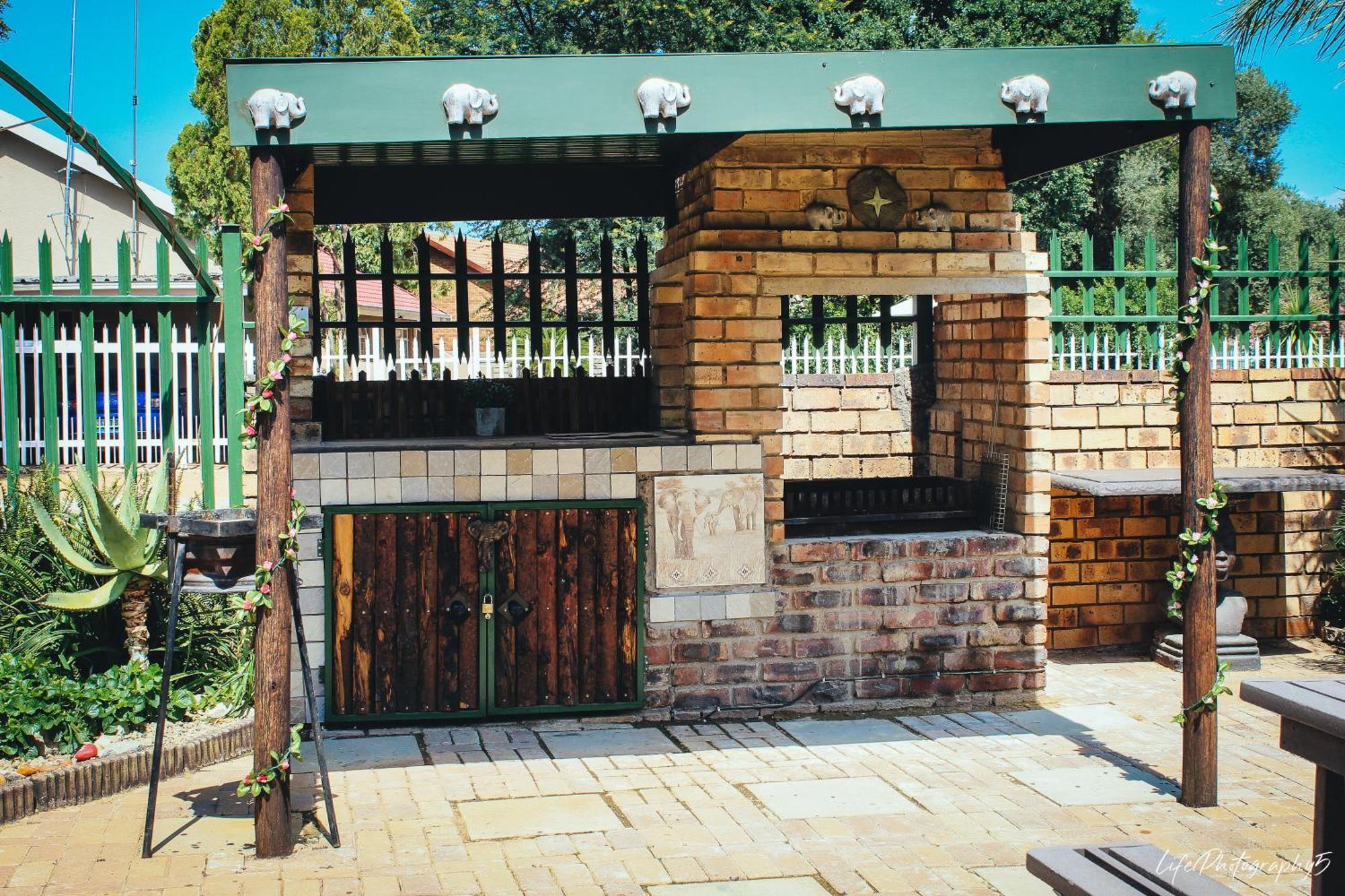 African Elephant'S Den Klerksdorp Eksteriør billede