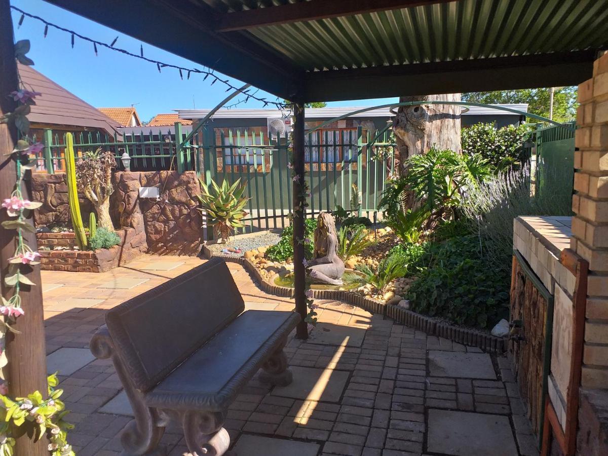 African Elephant'S Den Klerksdorp Eksteriør billede